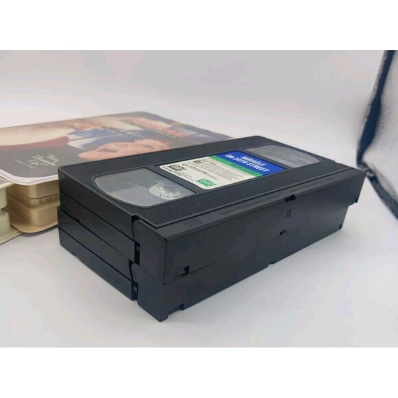 Miracle On 34th Street VHS Lot Of 2 Both Versions 1947 & 1995 Original & Remake - Picture 11 of 13